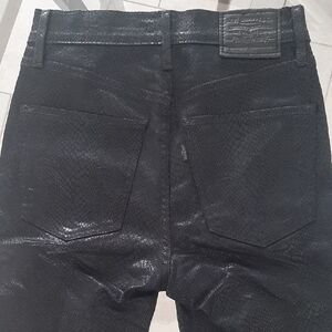 Levi's PREMIUM🖤SAN FRANSISCO Black SHINY SNAKE Patterned HIGH RISE Size 24